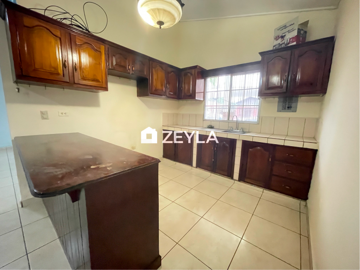 Se Vende Casa En Residencial Santa Monica, 344 Vrs² | 164 Mts² | L.4,600,000, Sala, Comedor, Cocina, 3 Habitaciones, 2 Ba&ntilde;os, &Aacute;rea Verde, Lavander&iacute;a, Servidumbre con ba&ntilde;o, Porche, Garaje 1 veh&iacute;culo.